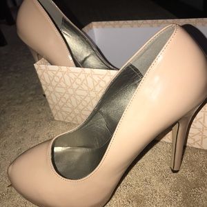 NUDE HEELS